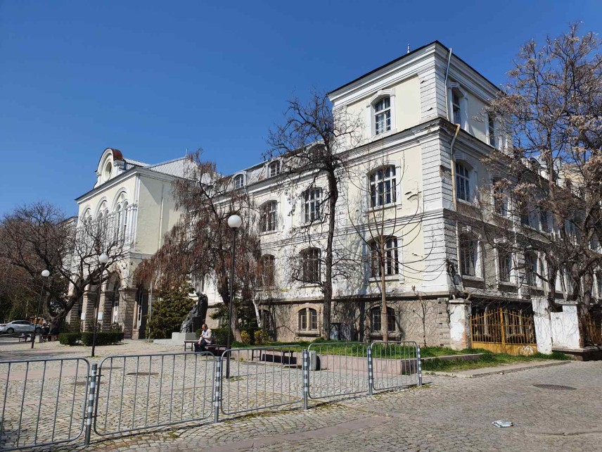 Хуманитарната гимназия в Пловдив