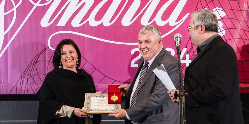 Мелина Кокре получава златен медал за шампанско
