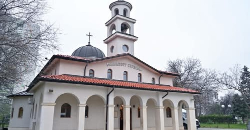Храм „Свети Климент Охридски“ в парк „Ружа“ в район "Западен"