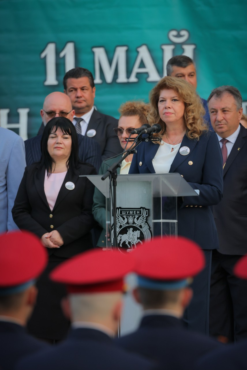 Президентът Йотова бе част от празника на Шумен