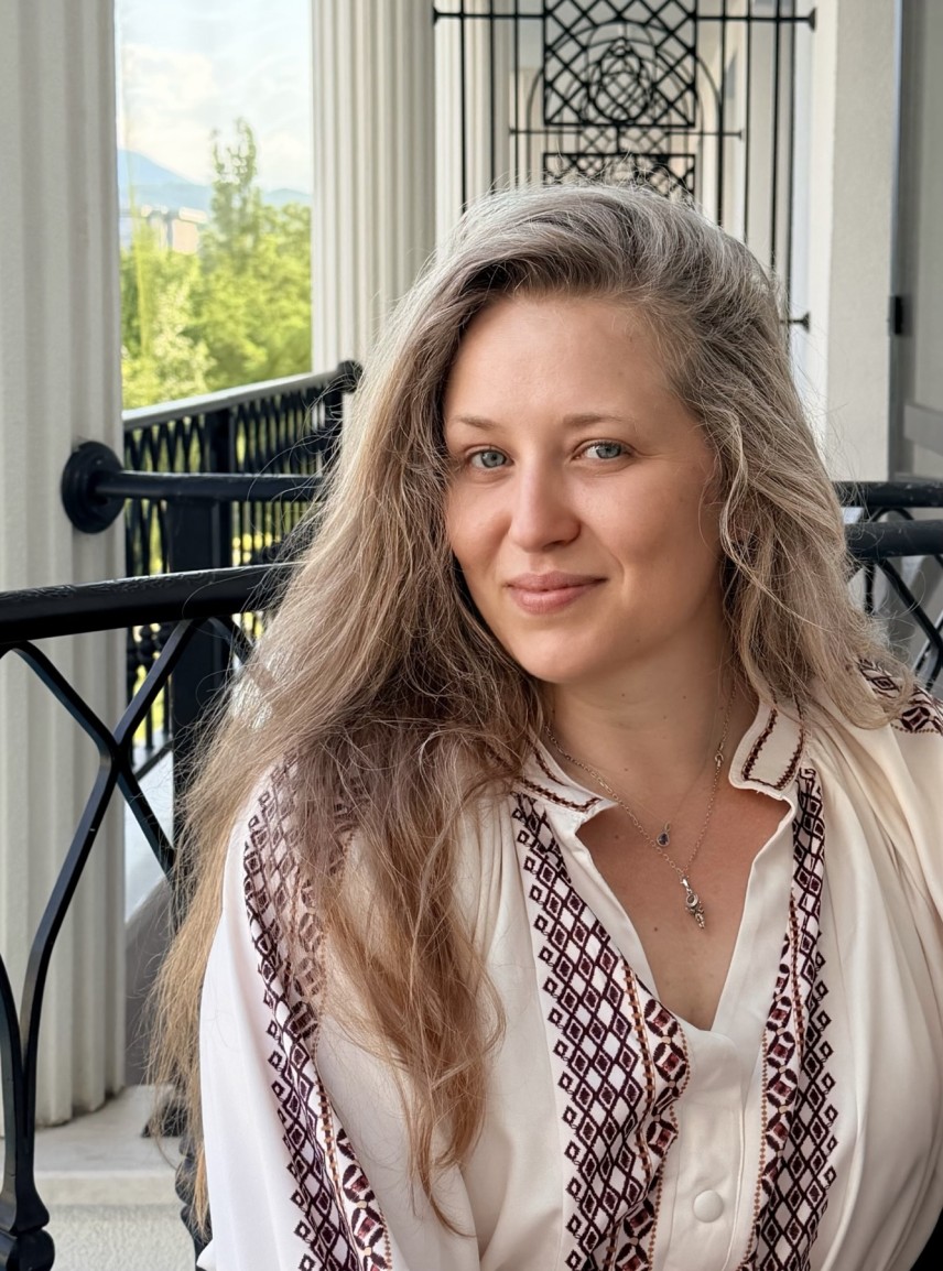 Тереза Якова представя „Когато умовете спят" в залата на ППД "Ангел Букорещлиев"